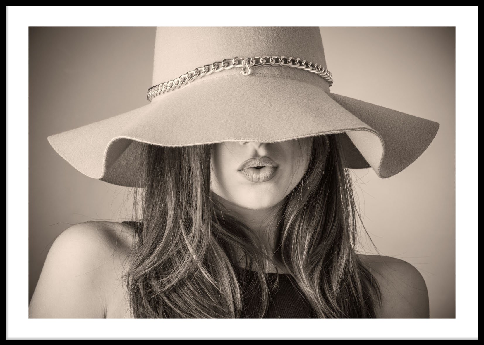 Women with hat 50x70  